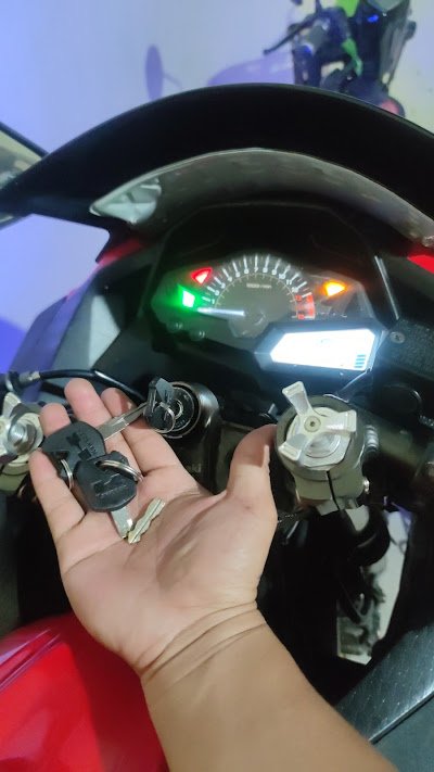 Buka Pintu Mobil Terkunci